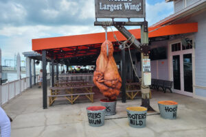 hooters1