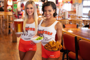 hooters3